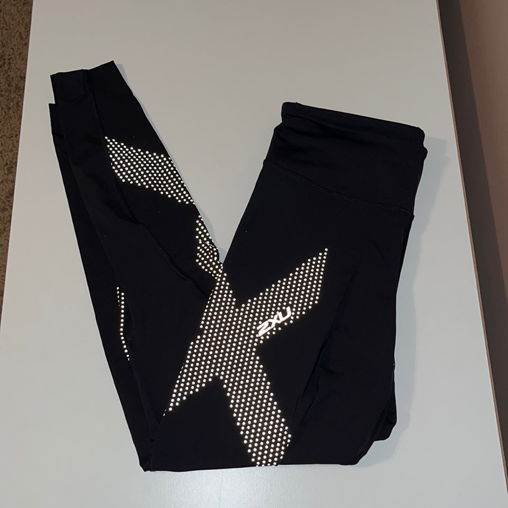 2XU Black Leggings with Reflective Silver Dot X Design